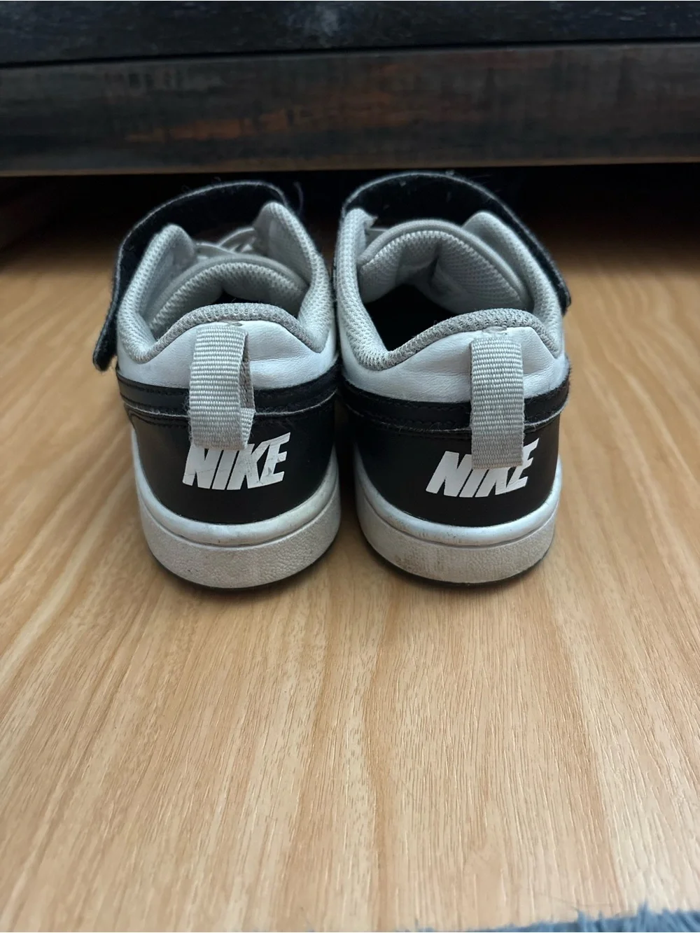 Nike Kids Black and White Low-Top Sneakers with Hook-and-Loop Strap
